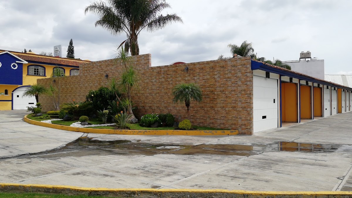 Auto Hotel Avenida Real Flamingos